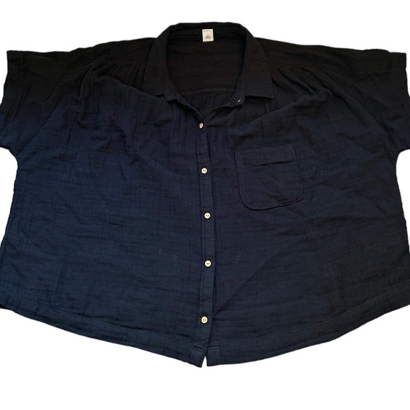 Old Navy Short Sleeved Crinkle Button Down Shirt - Size Medium NWT - Picture 1 of 5